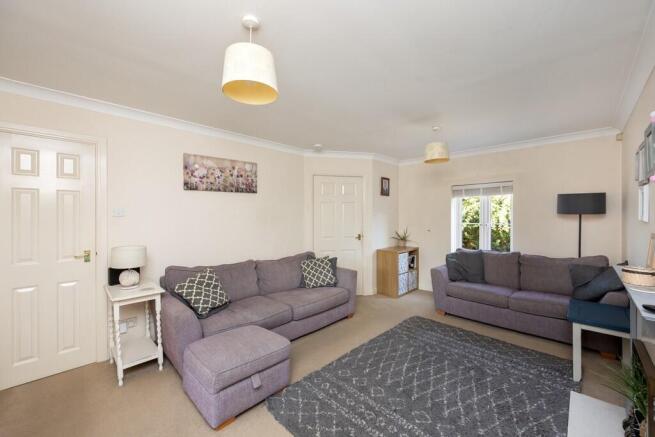 Luxford Way 38-02...