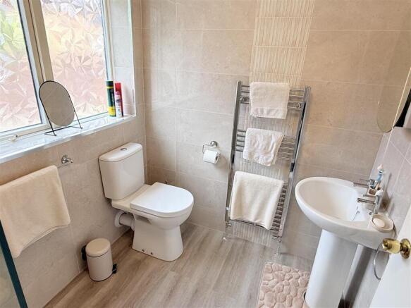 3 bed Detached Bungalow for sale Image 9