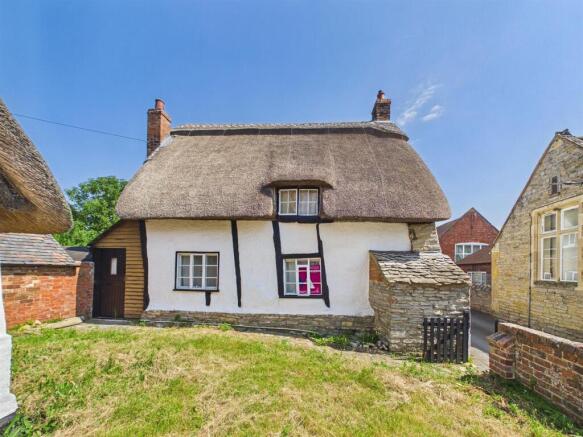 1 - Cottage in Bretforton, Evesham.jpg