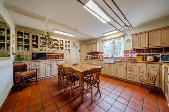 Kitchen (2).jpg