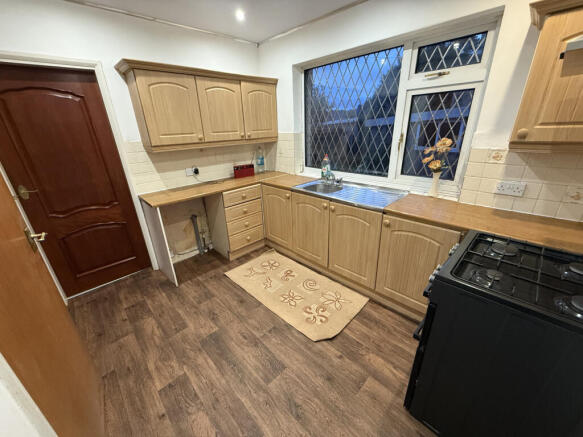 3 bed Semi-Detached to rent Image 5