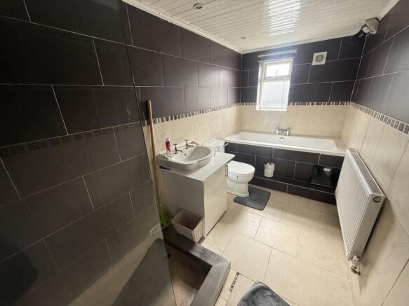 4 bed Town House for sale Image 11