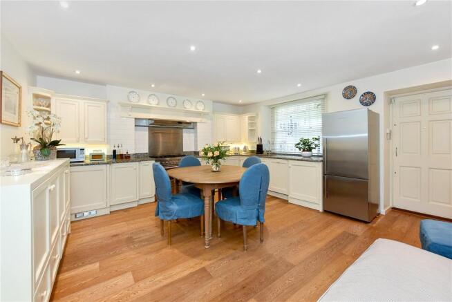 Kitchen/ Dining