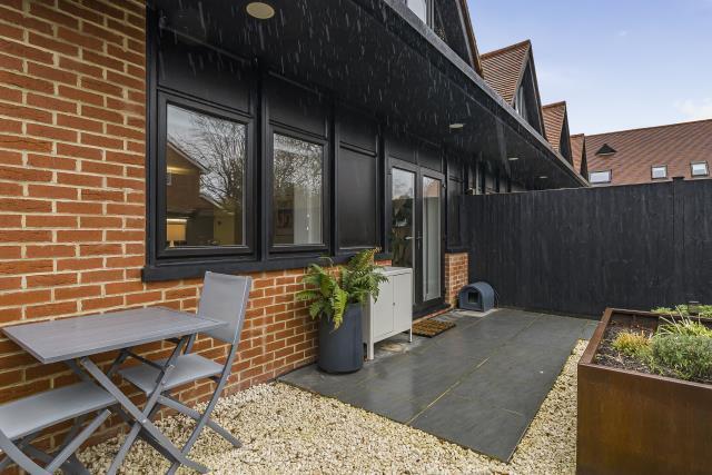 Old Grange Close, Calcot, Reading photo 3