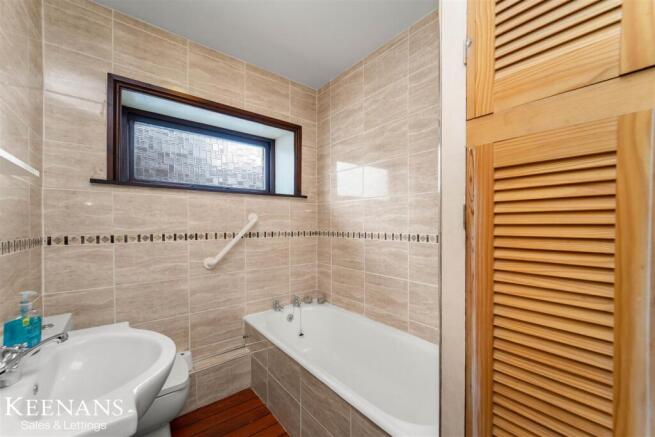2 bed Detached for sale Image 4