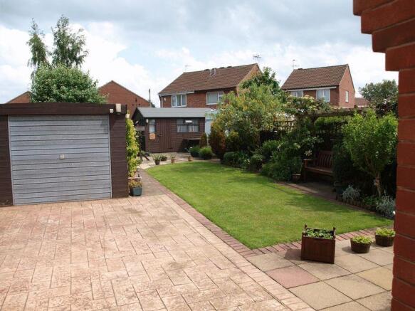 GARAGE/REAR GARDEN