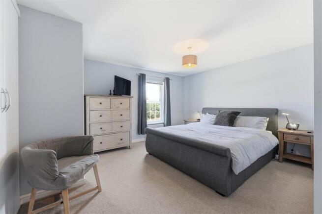 4 bed Detached for sale Image 8