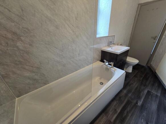 2 bed Terraced to rent Image 11