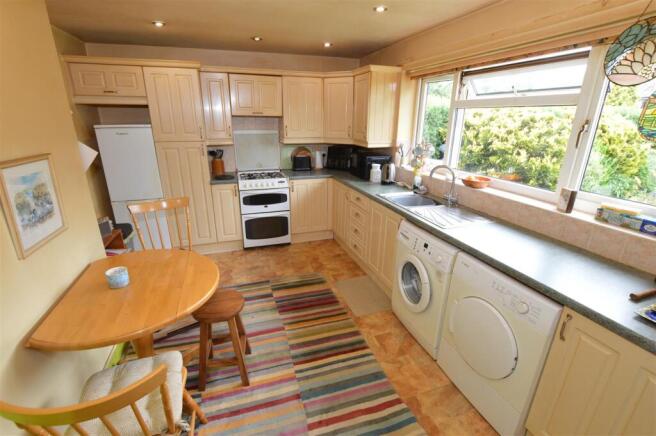 3 bed Detached Bungalow for sale Image 4