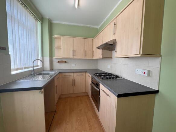 3 bed Terraced to rent Image 4