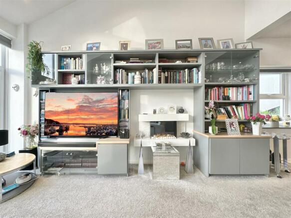 Fitted Display And Units.JPG