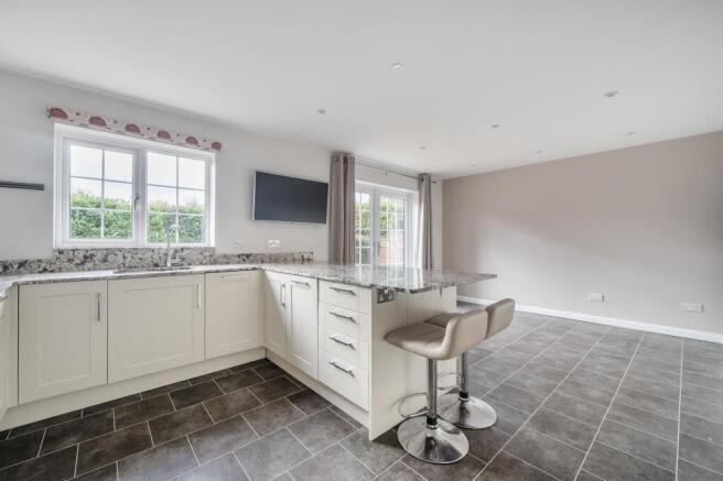 Wiggett Grove, Binfield, RG42 photo 3