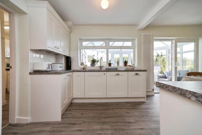 5 bed Semi-Detached for sale Image 7