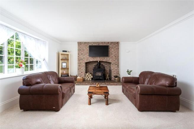 5 bed Detached for sale Image 8