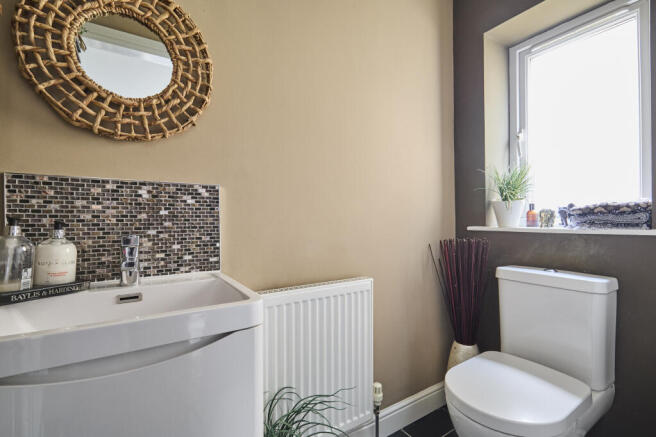 5 bed Detached for sale Image 9