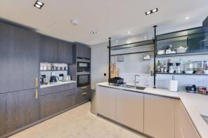 84, Commodore House, Juniper Drive, London SW18 1TZ