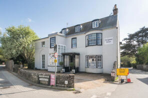 Flat 3, Greypoint House, The Square, Worthing BN14 0TE