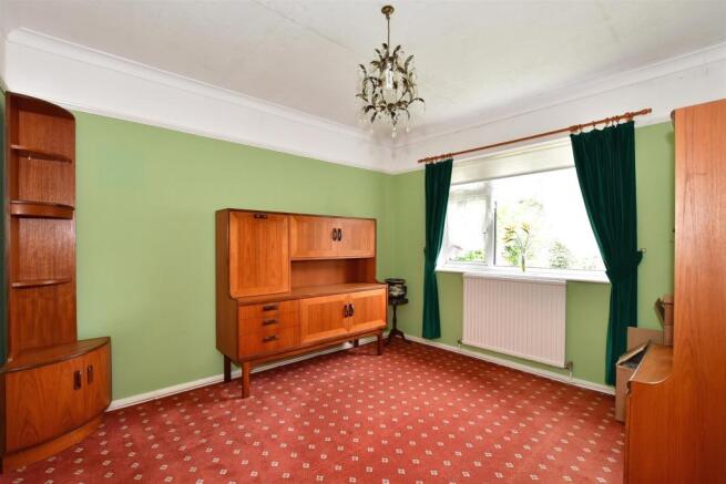 Bedroom 2/Dining Room