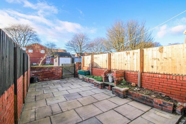 2 bed Terraced to rent Image 10