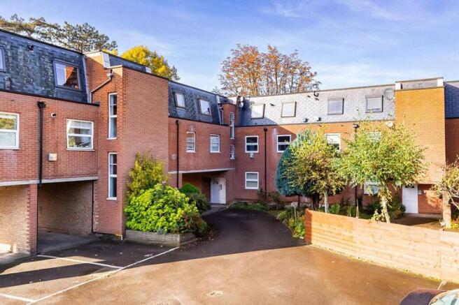 5 Redgrove House (1).jpg