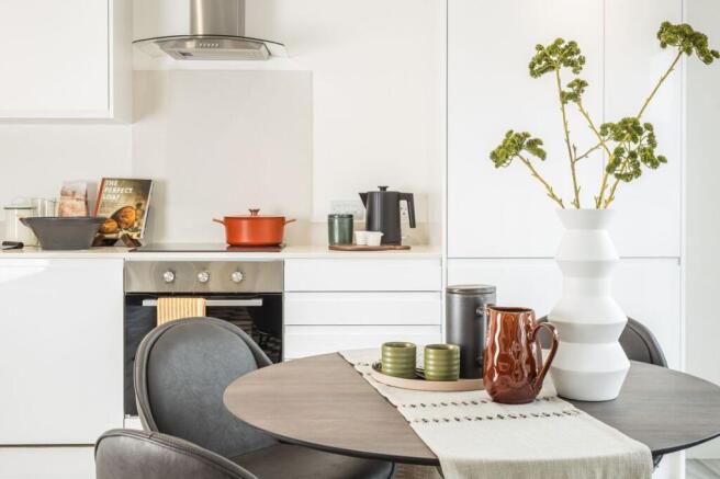 2 bed Apartment to rent Image 5