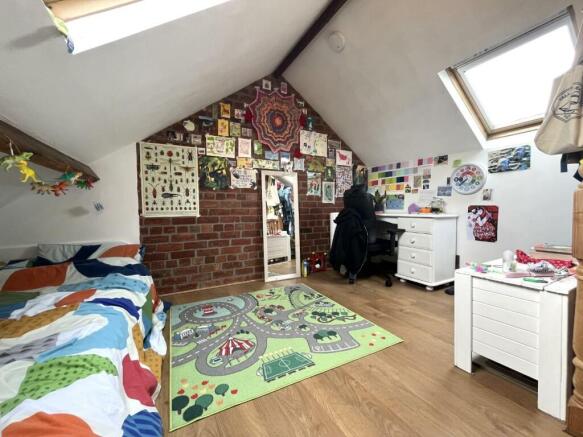 Bedroom 4 (2).JPG