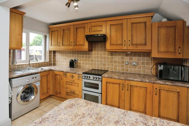 Broadstone Hall Road South, Heaton Chapel, Stockport, SK4 photo 4