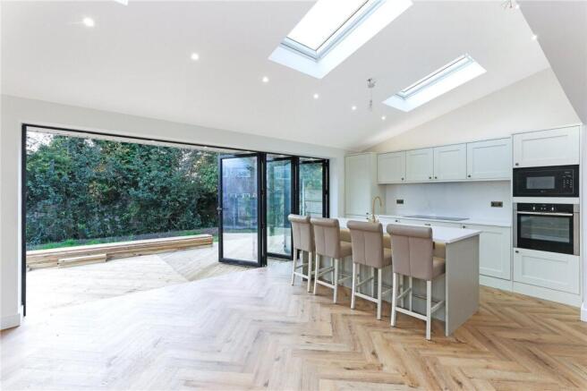 4 bed Detached for sale Image 8