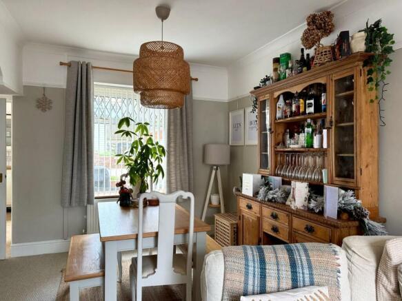 Lounge/Dining Room