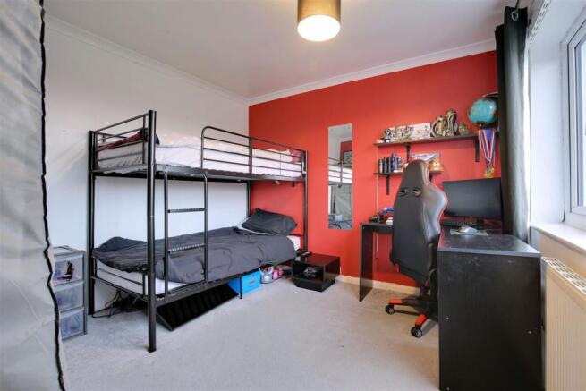 Bed 2.jpg