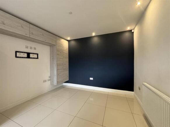 4 bed Town House to rent Image 7