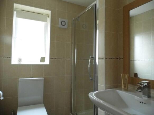 en-suite shower