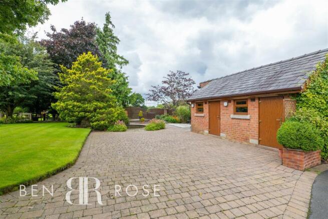 Drive/Stables