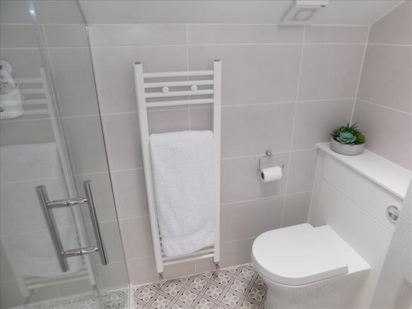 EN SUITE SHOWER ROOM