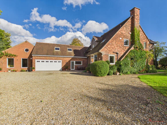 5 Bedroom Detached House - For Sale
