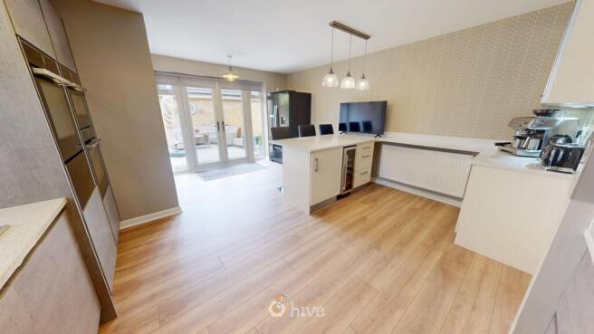 4 bed Semi-Detached for sale Image 6