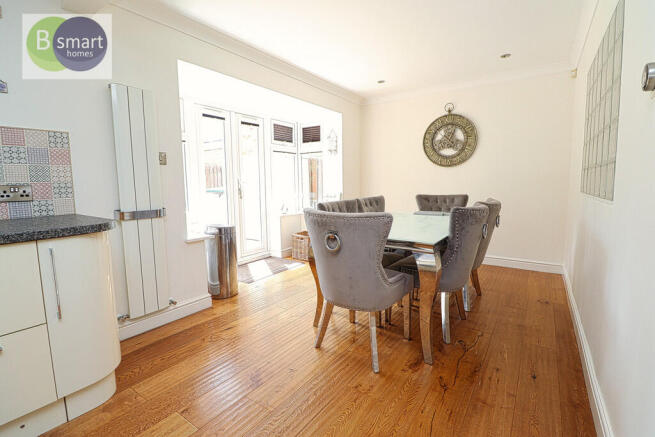 6 bed Detached for sale Image 5