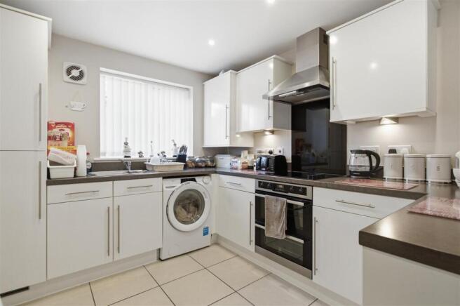 4 bed Detached for sale Image 9