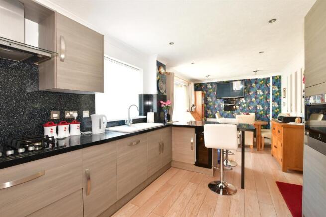 Kitchen/ Breakfast Room