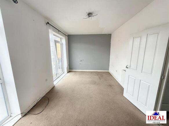 3 bed Semi-Detached for sale Image 4