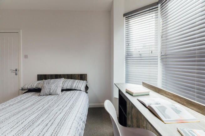 4 bed House to rent Image 10