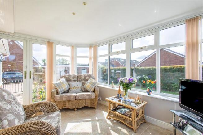 4 bed Detached Bungalow for sale Image 10