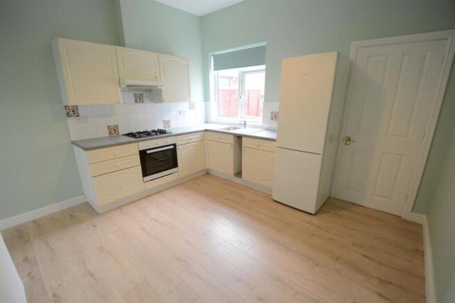 2 bed Terraced to rent Image 4