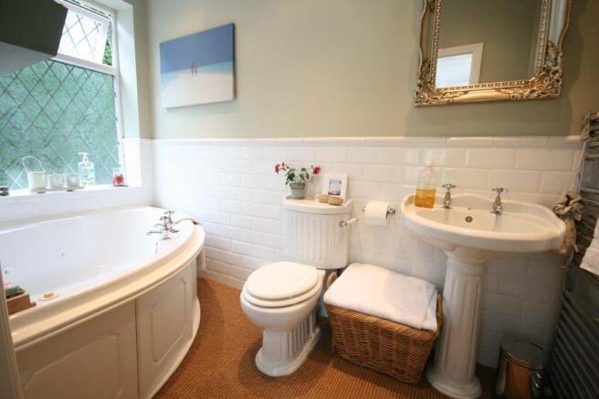 ENSUITE BATHROOM/WC