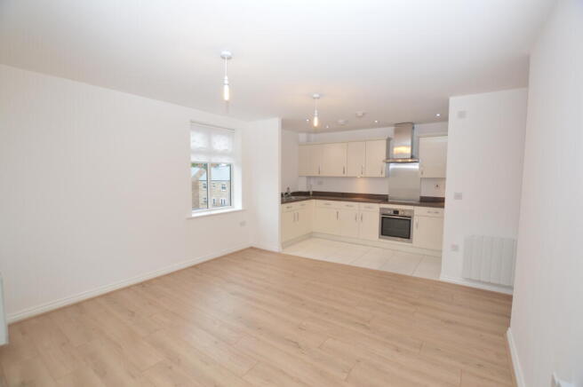 2 bed Apartment to rent Image 4