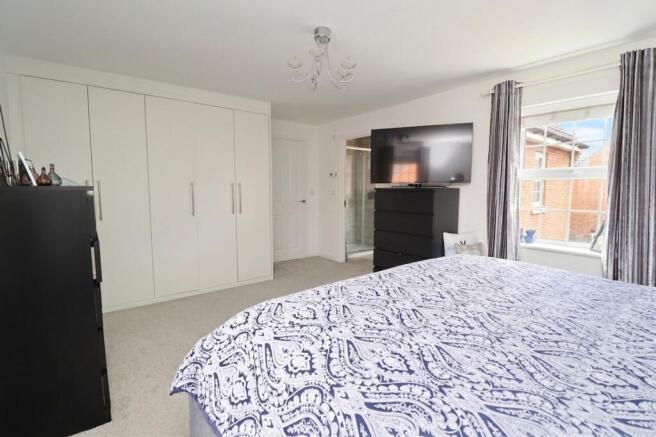 4 bed Detached for sale Image 12