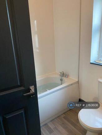 Upstairs Full Bathroom