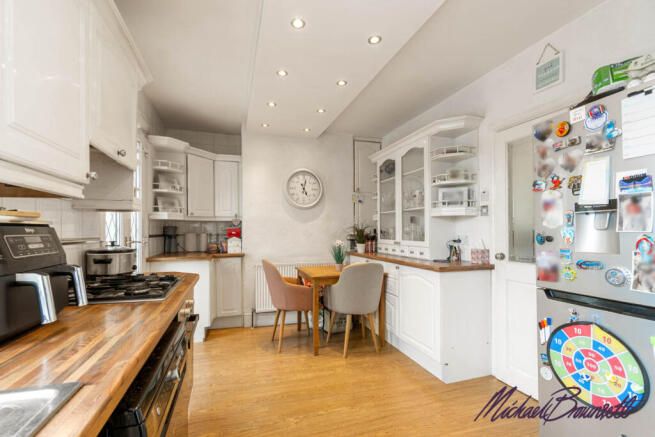 4 bed Semi-Detached for sale Image 7