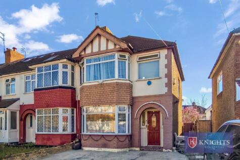 Berkshire Gardens, London, N18