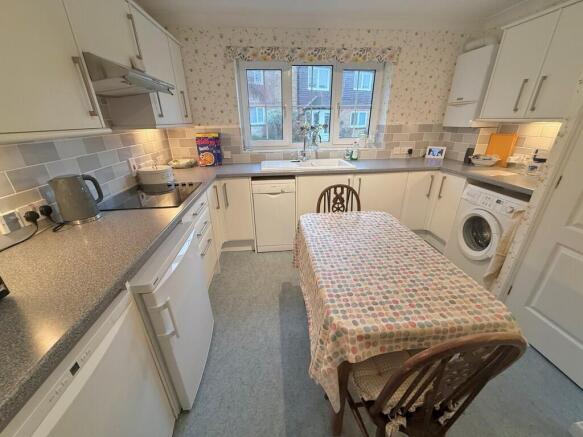 17 Barton Court K...